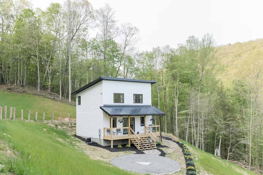 Hillview Cabin exterior view of front porch and fire pit.